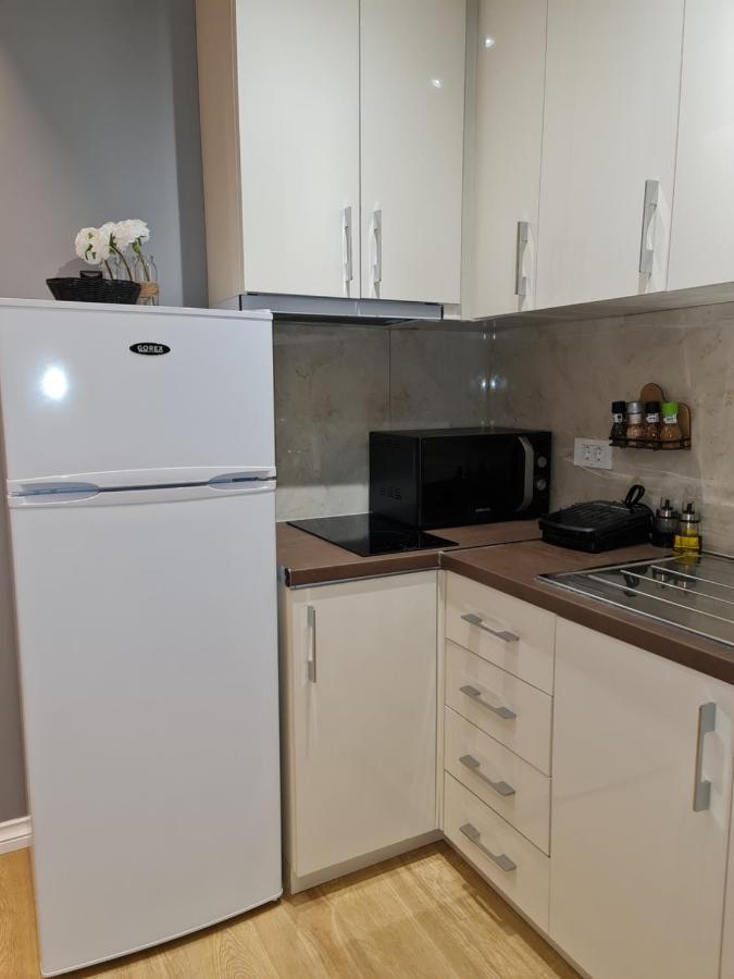 Sunny Apartment - Blloku Tirana, Near Lake ภายนอก รูปภาพ