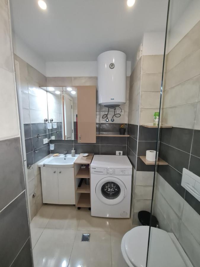Sunny Apartment - Blloku Tirana, Near Lake ภายนอก รูปภาพ