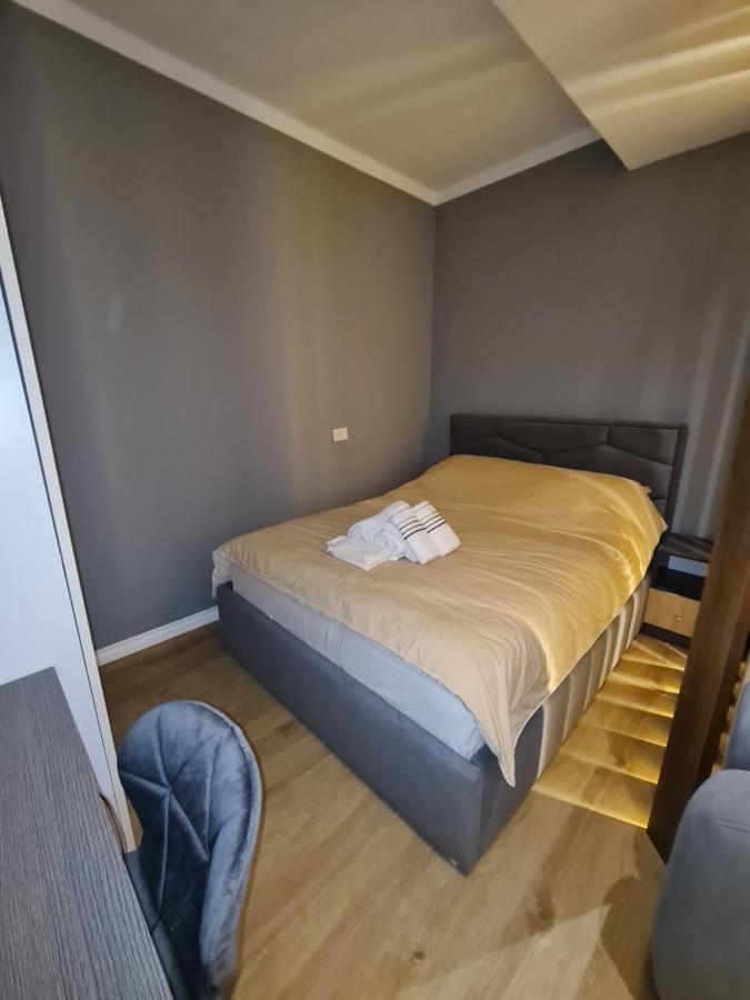 Sunny Apartment - Blloku Tirana, Near Lake ภายนอก รูปภาพ
