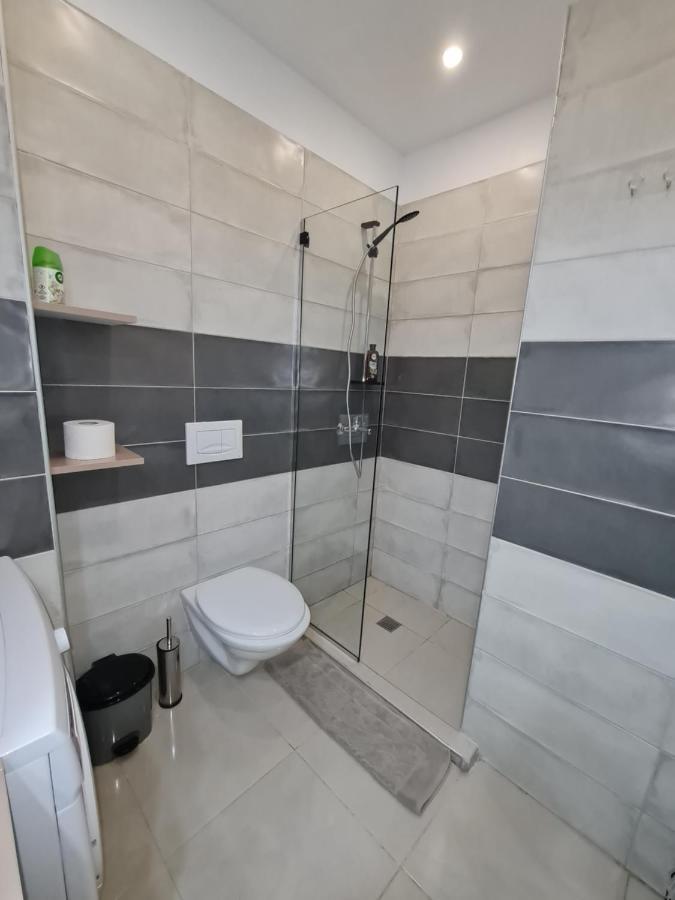 Sunny Apartment - Blloku Tirana, Near Lake ภายนอก รูปภาพ
