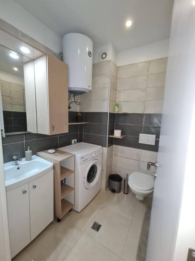 Sunny Apartment - Blloku Tirana, Near Lake ภายนอก รูปภาพ