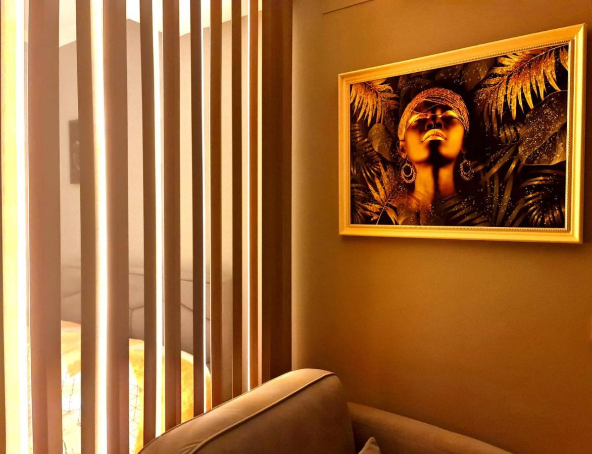 Sunny Apartment - Blloku Tirana, Near Lake ภายนอก รูปภาพ